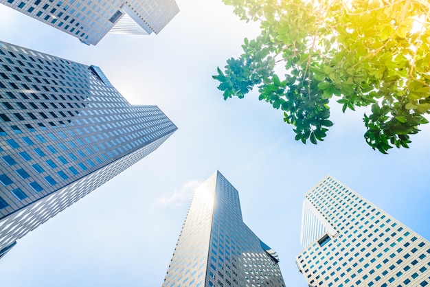 uma esplêndido, moderno arranha-céu torre sobe alta e brilhando contra uma  claro, transparente fundo, exibindo Está grandeza e excelência dentro  arquitetura.generativa ai 23575278 PNG