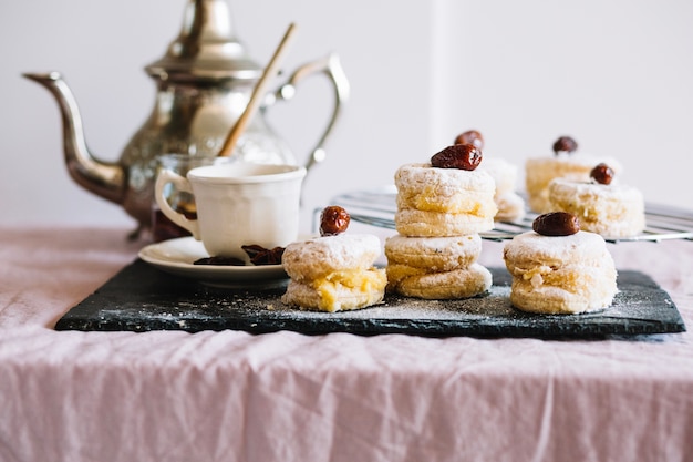 Foto grátis arranjados confeitaria e chá