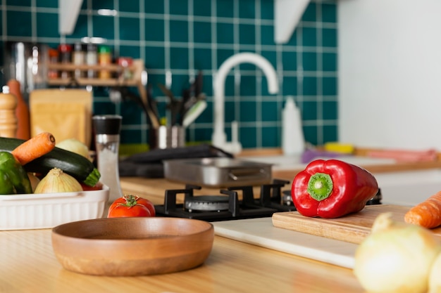 Arranjo com comida na cozinha