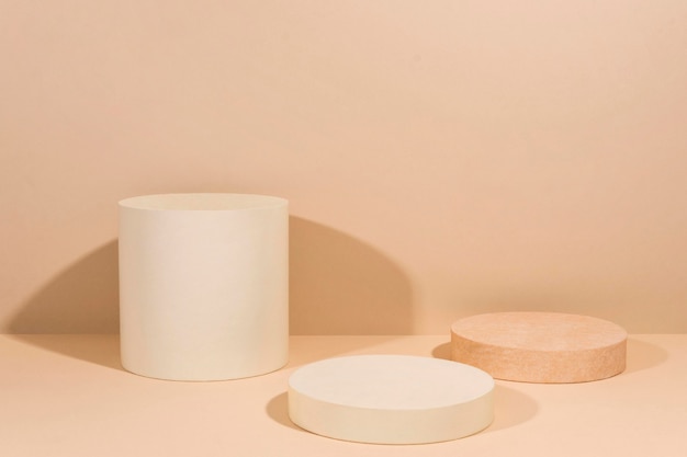 Arranjo criativo de pódio minimalista