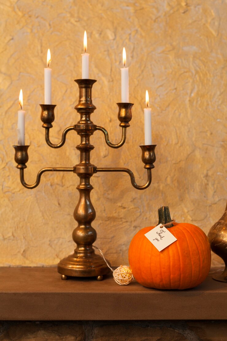Foto grátis arranjo de ação de graças com velas
