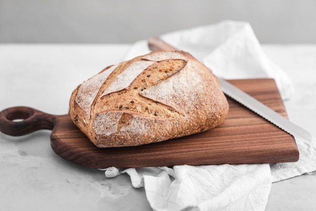 Arranjo de alimentos com alto ângulo de pão