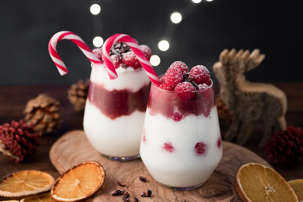 Foto grátis arranjo de alto ângulo de deliciosas sobremesas de natal