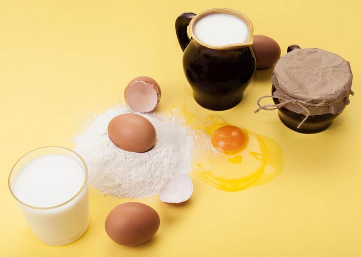 Foto grátis arranjo de alto ângulo de diferentes ingredientes em fundo amarelo