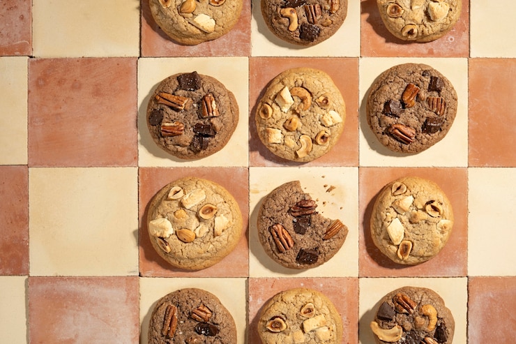 Foto grátis arranjo de biscoitos simples