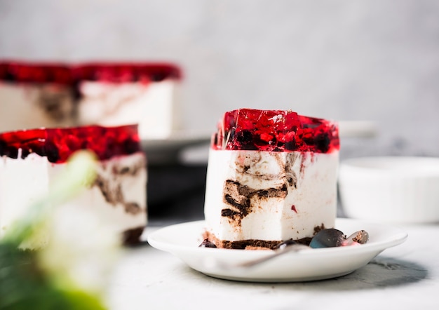 Foto grátis arranjo de bolo de geléia de frutas