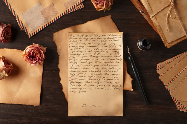 Arranjo de cartas de amor de vista superior