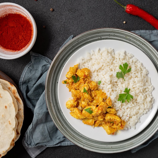 Foto grátis arranjo de comida indiana acima da vista