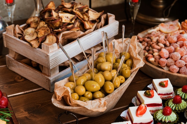 Arranjo de comida saborosa de alto ângulo