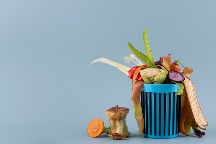 Foto grátis arranjo de composto feito de comida estragada com espaço de cópia