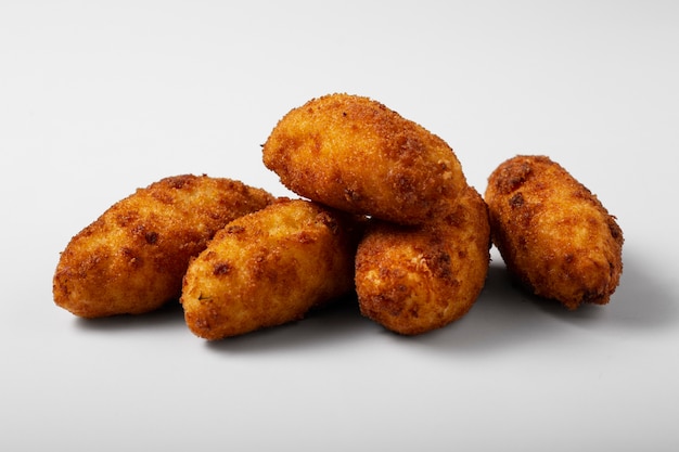 Foto grátis arranjo de croquetes deliciosos