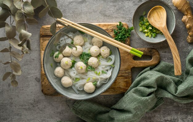 Arranjo de deliciosa tigela de bakso