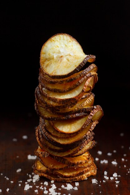 Arranjo de deliciosas batatas fritas de mandioca