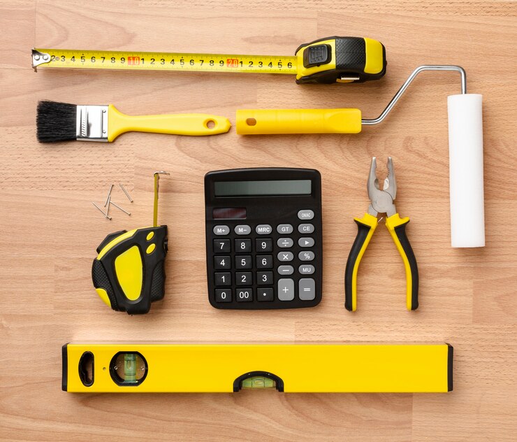 Foto grátis arranjo de ferramentas de reparo amarelo vista superior