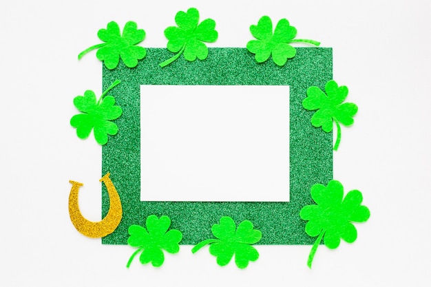 Arranjo de itens de St Patrick Flat lay