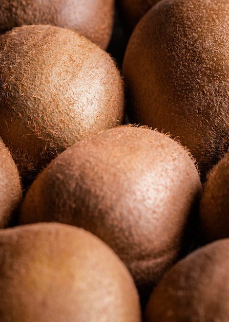 Foto grátis arranjo de kiwi delicioso de ângulo alto