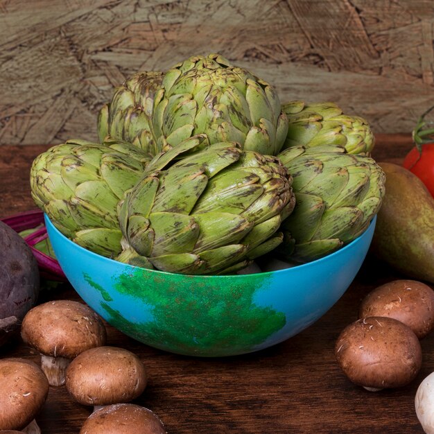 Arranjo de legumes frescos em ângulo alto