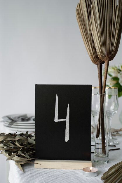 Arranjo de mesa de casamento com enfeites