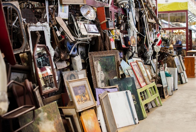 Arranjo de objetos de mercado de antiguidades