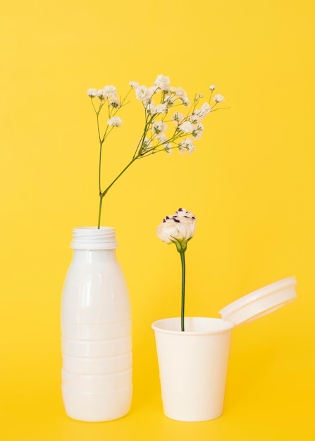 Arranjo de objetos de plástico não ecológicos