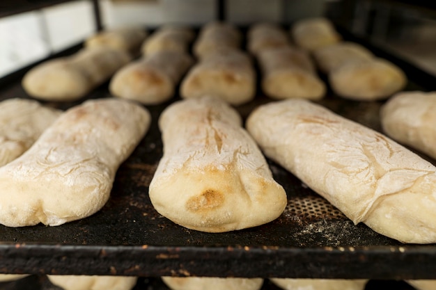 Foto grátis arranjo de pães recém-assados