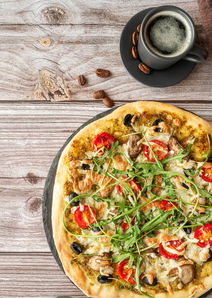 Foto grátis arranjo de saborosa pizza tradicional