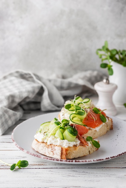 Foto grátis arranjo lindo de comida deliciosa