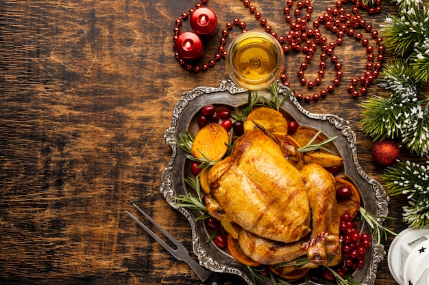 Foto grátis arranjo plano de refeição de natal com espaço de cópia