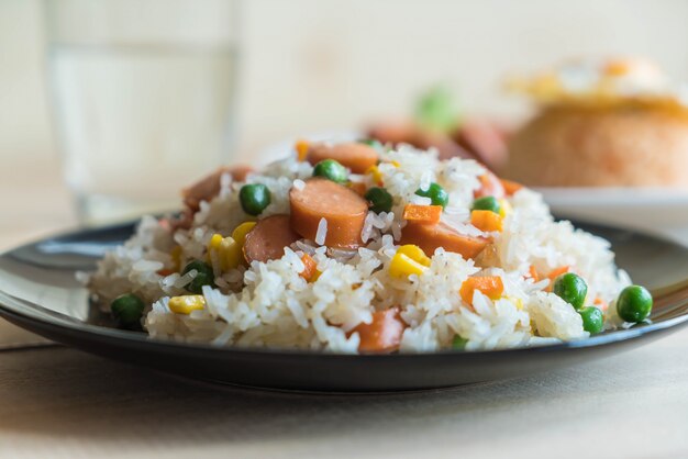 arroz frito com salsicha