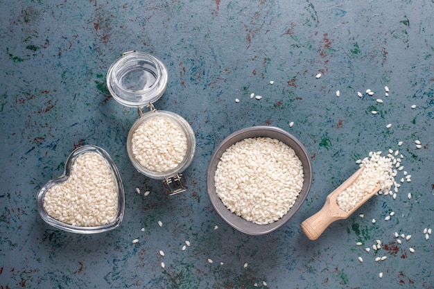 Foto grátis arroz risoto orgânico cru.