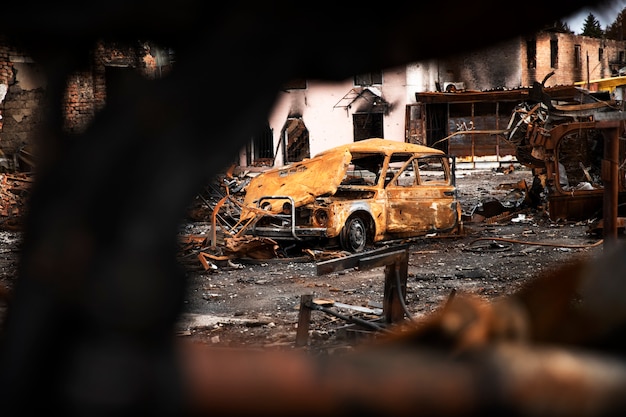 Foto grátis arruinou a guerra do russo do veículo na ucrânia