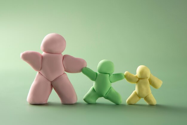 Arte de Playdough com membros da família