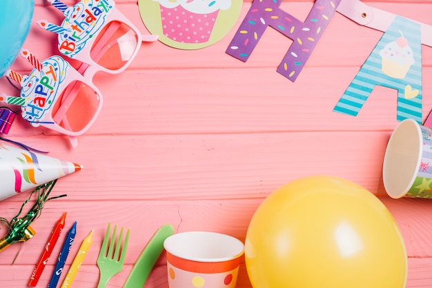 Foto grátis artigos de festa em rosa