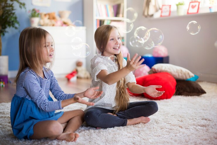 Foto grátis as bolhas os deixam muito felizes