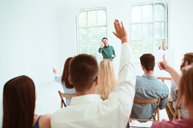 Foto grátis as pessoas na reunião de negócios na sala de conferências.