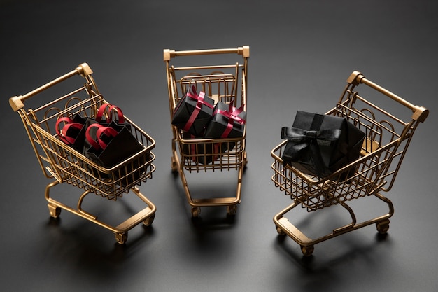 Assortimento minimalista de sexta-feira negra em fundo preto