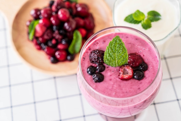 Bagas misturadas com smoothies de iogurte