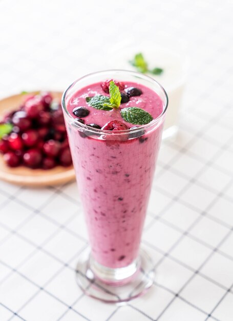 Bagas misturadas com smoothies de iogurte