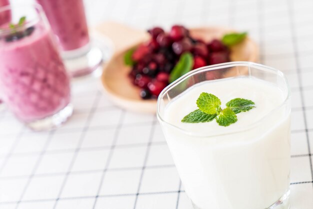 Bagas misturadas com smoothies de iogurte