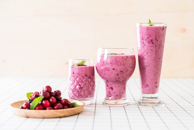 Bagas misturadas com smoothies de iogurte