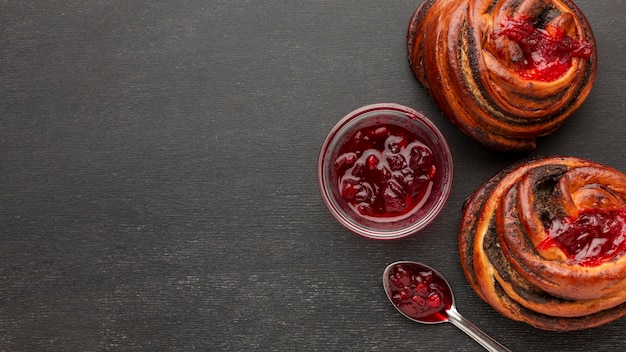 Foto grátis bagels caseiros e geléia doce