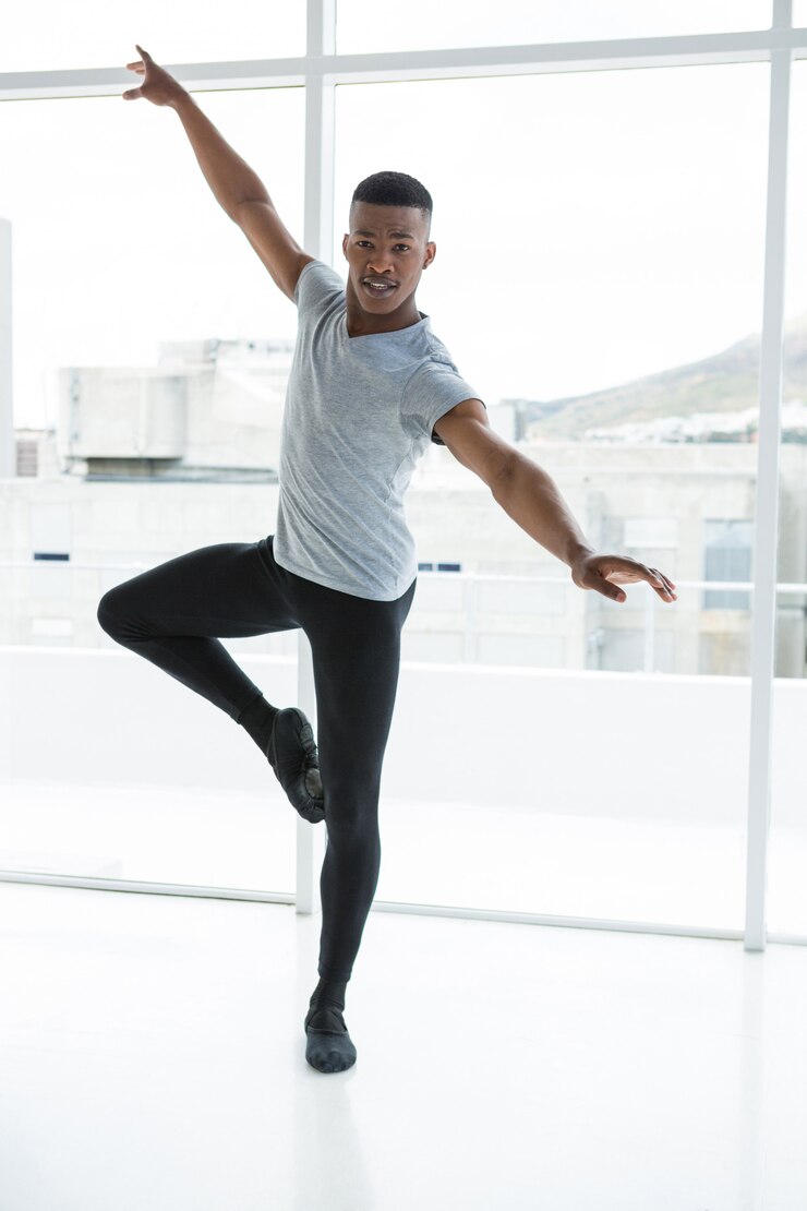 Foto grátis bailarina praticando dança de balé