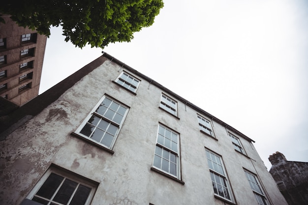 Baixo, ângulo de um edifício moderno