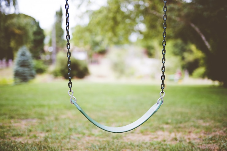 Foto grátis balanço em um parque