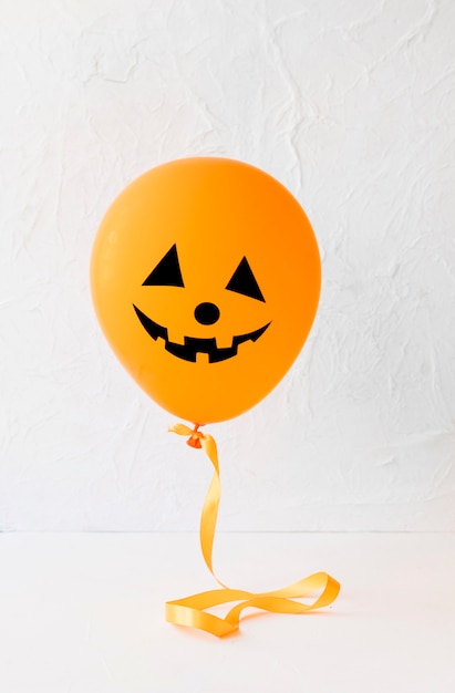 Foto grátis balão engraçado jack-o-lanterna para o halloween