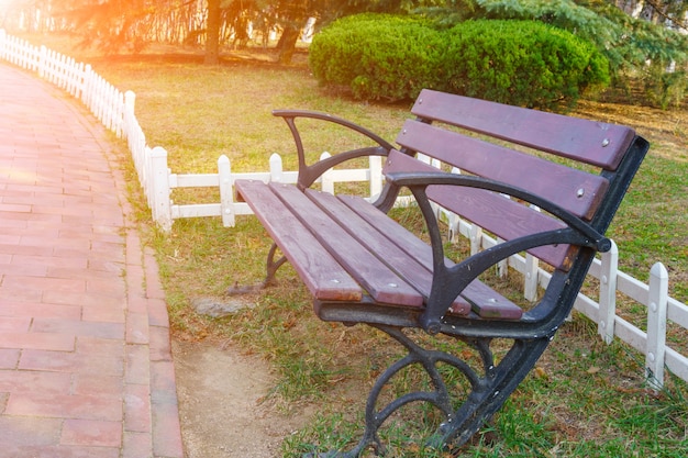 Foto grátis banco em um parque