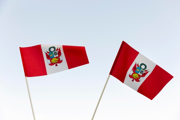 Bandeira nacional de seda do Peru ao ar livre