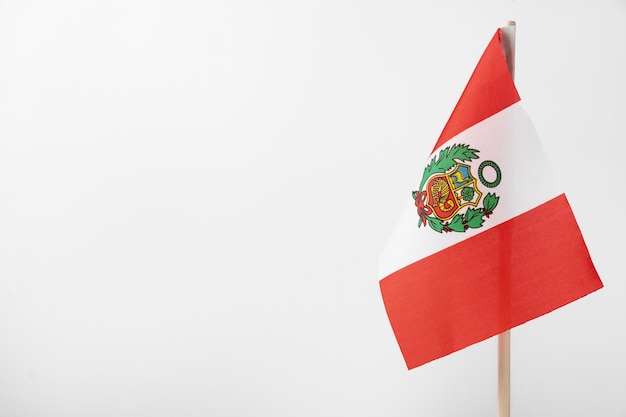 Bandeira nacional do Peru com símbolo