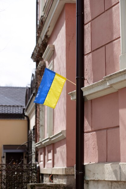 Bandeira ucraniana em um prédio