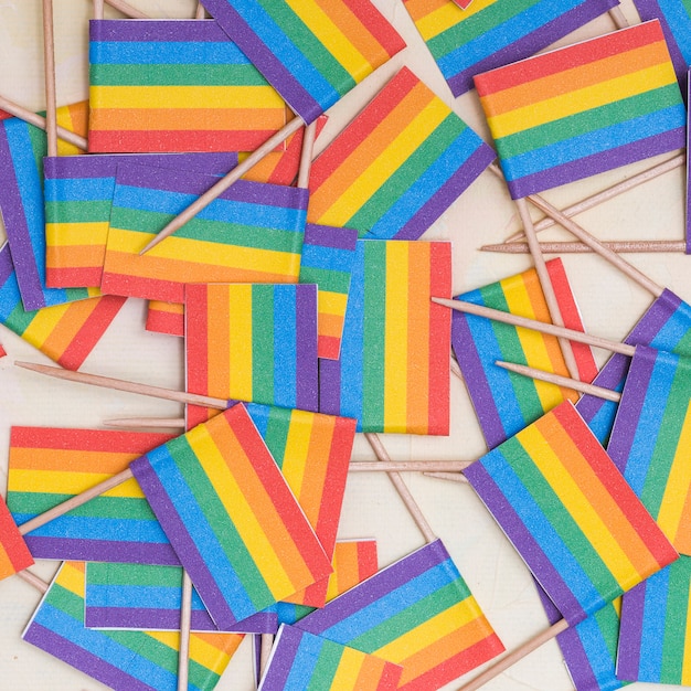 Bandeiras LGBT multicoloridas